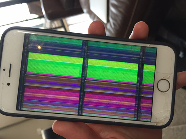 iphone rainbow screen of death